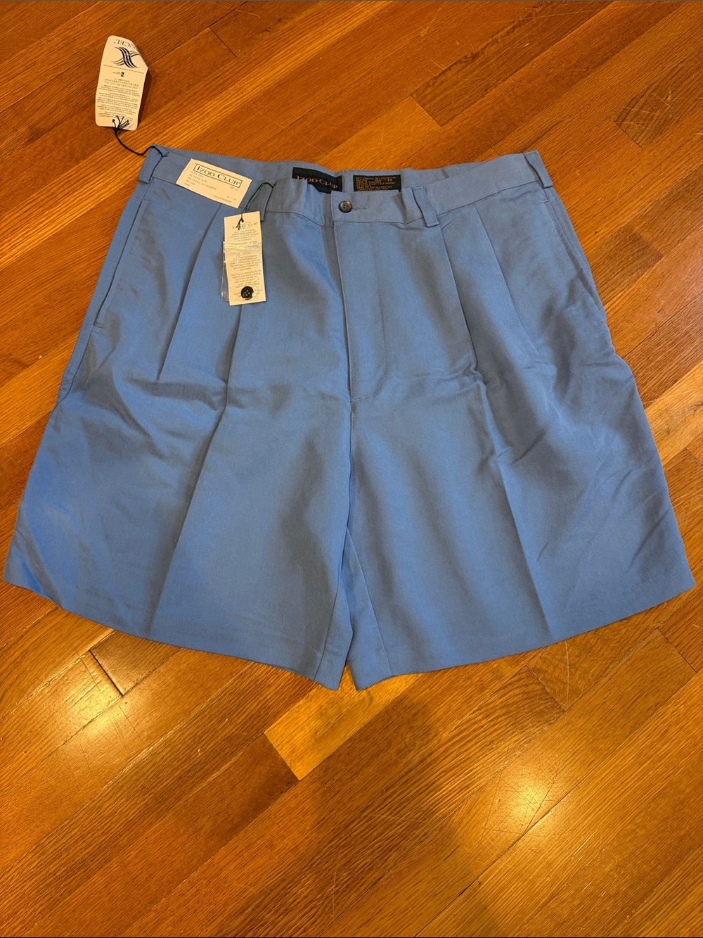 NWT IZOD Club Men’s Pleated Shorts